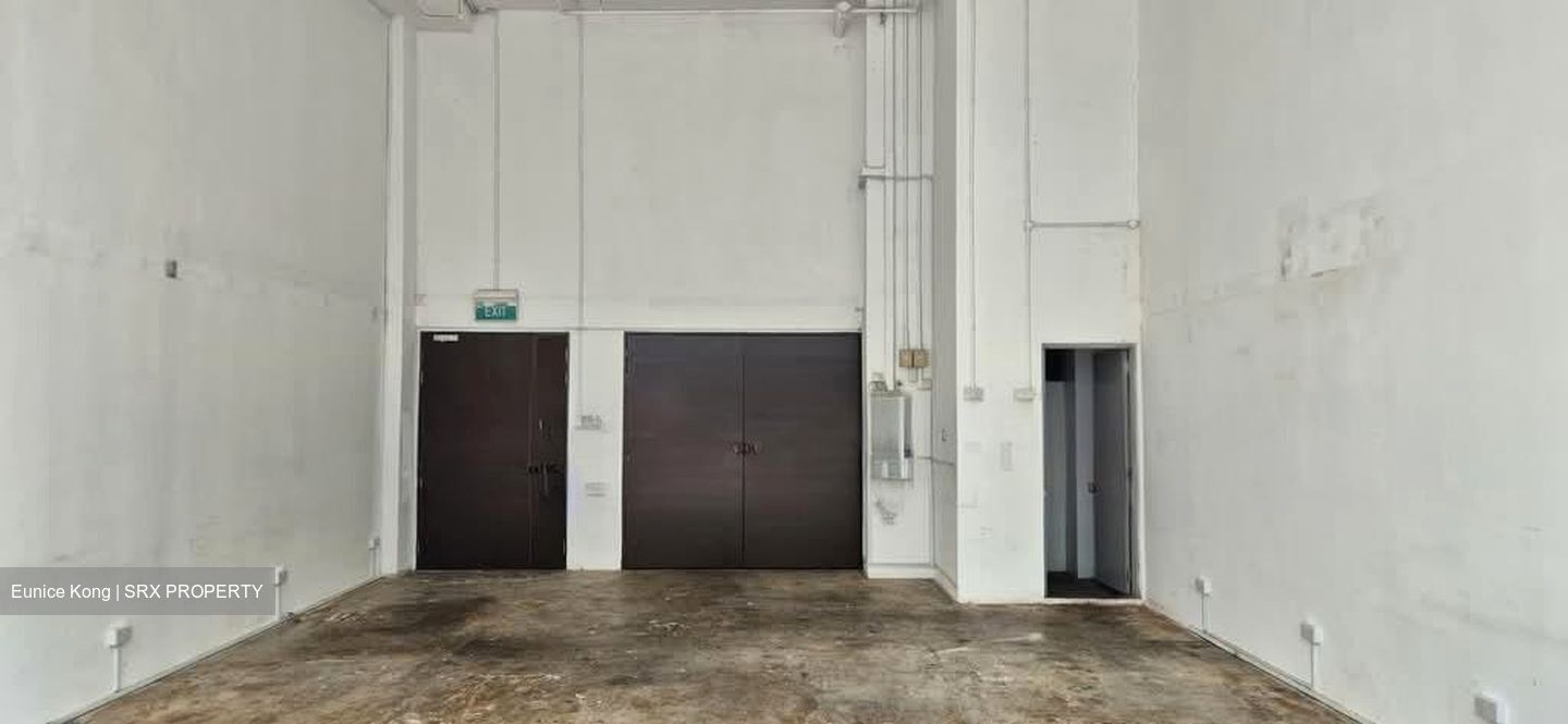 UB. One (D14), Factory #596210861